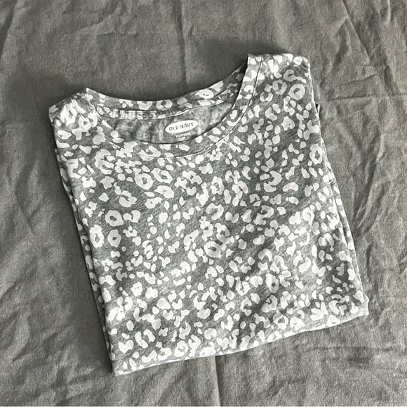 Old Navy Leopard Print Tee - Picture 2 of 5